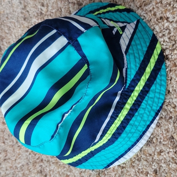 2/$20 Carter's Reversible bucket hat - Picture 1 of 3